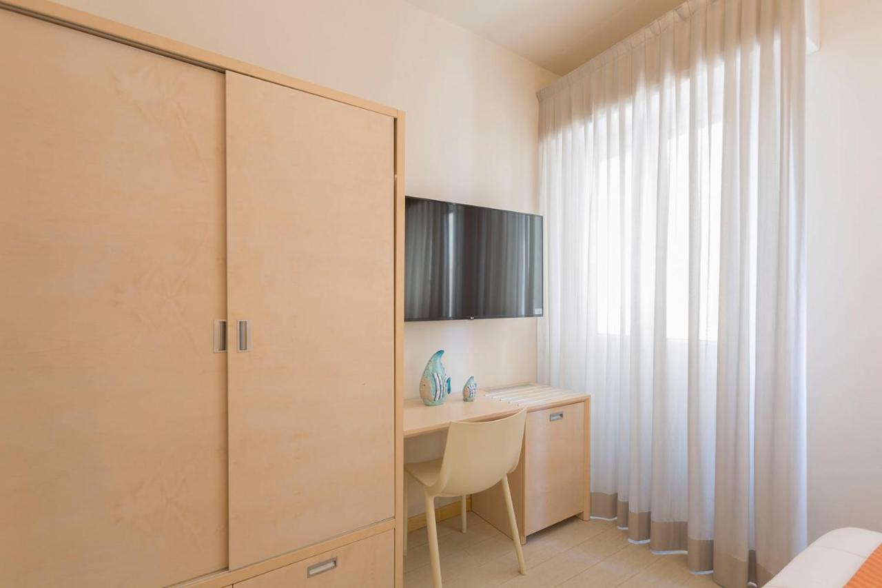 Hotel Commodore Riccione Luaran gambar