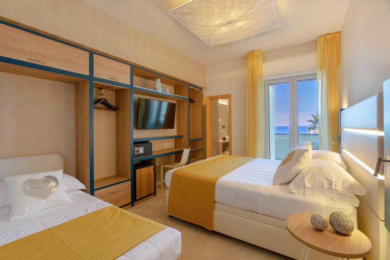 Hotel Commodore Riccione Luaran gambar
