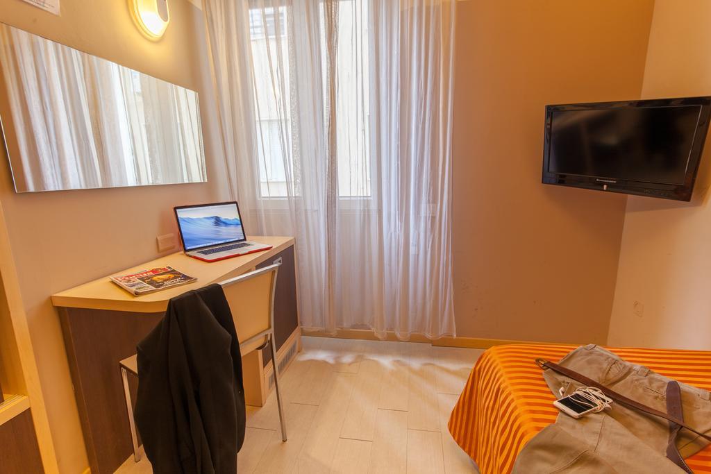 Hotel Commodore Riccione Luaran gambar