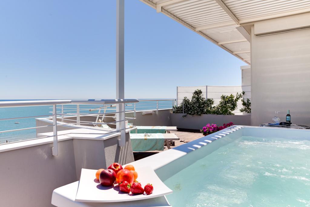 Hotel Commodore Riccione Luaran gambar