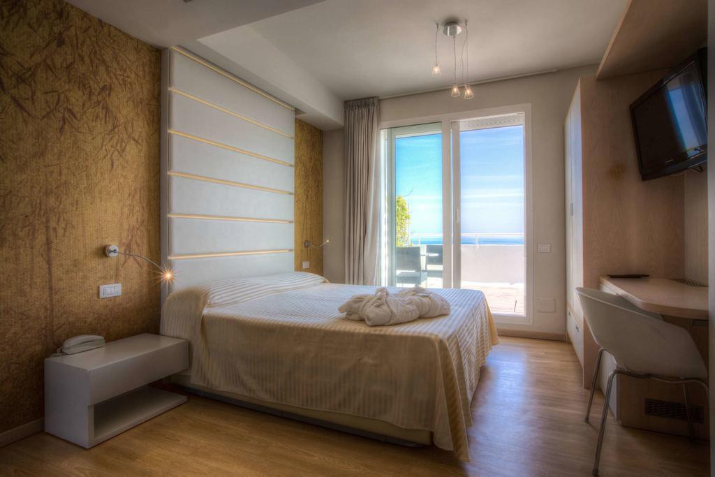 Hotel Commodore Riccione Luaran gambar