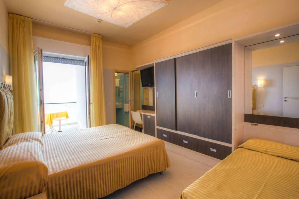 Hotel Commodore Riccione Luaran gambar